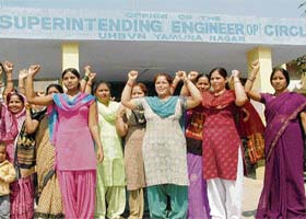 Facing a power crisis, women of the Hydel Colony reached the office of the superintending engineer, UHBVN, in Yamunanagar