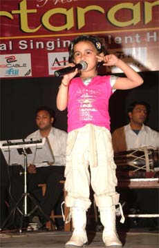 A little girl presents a song at Surtarang in Amritsar