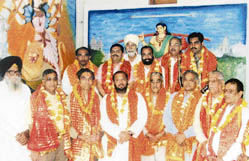 Devotees who returned from Katasraj in Pakistan being felicitated at Vaishno Devi temple in Ludhiana 