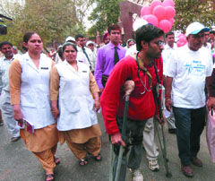 Save your Kidneys March reaches in front of Maulana Azad Medical College in the Capital on Thursday.