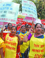 Employees of IDBI protest against the mangement at Jantar Mantar in the Capital