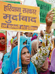 Activists of the Sarv Karamchari Sangh stage a protest against the Haryana governments privatisation and contract policies in Karnal on Friday. They also demanded the filling of vacant posts in government departments. 