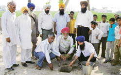 Activists of Vatavaran Sambhal Society, panchayat members of Kasabad and teachers plant saplings at Primary School, Kasabad