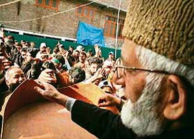 Syed Ali Shah Geelani, chairman of hardliner faction of All Party Hurriyat Conference, addresses supporters on his arrival in Srinagar