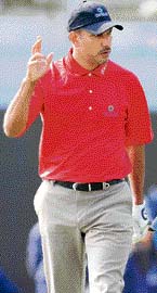 Jeev Milkha Singh acknowledges the crowd on the 9th green during the final round of the Ballantine's Championship golf tournament in Jeju Island on Sunday.