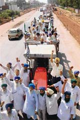 Mohali farmers on way to Chandigarh during a protest rally on Monday