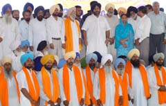 Sukhbir Badal poses for a photograph with the new members of the SAD (B) at Goniana near Bathinda on Tuesday. 