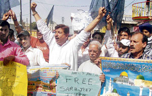 Residents holding a protest demonstration, demanding the release of Sarbjeet Singh from the Pakistani jail, in Jammu on Tuesday.