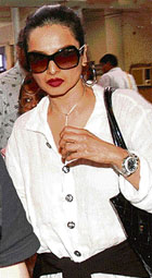 The Diva: Rekha had people at the Chandigarh Airport spellbound on her arrival in the city on Wednesday.