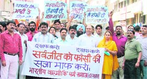 Bhartiya Valmiki Dharam Samaj activists organise a peace march against the death sentence awarded to Sarabjit in Ludhiana on Thursday.