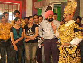 Punjab cabinet minister Master Mohan Lal (right) with Jaspal Bhatti and students of Mad Arts Acting School in Mohali.