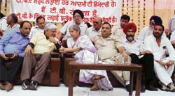 Health minister Laxmi Kanta Chawla interacts with mission director T.R.Sarangal at a function organised to mark World TB Day in Mandi Gobindgarh on Sunday.
