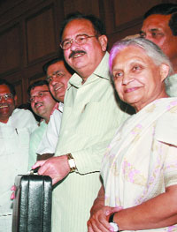 Delhi Chief Minister Sheila Dikshit with finance minister A.K.Walia before presenting the budget at the Vidhan Sabha in the Capital on Monday.