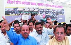 BJP Delhi president Harsh Vardhan with activists of BJP Yuva Morcha protests against the BRT corridor in the Capital on Thursday.