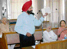 Brig KS Chandpuri shows a prospectus of a private school, mentioning hefty sums to be charged from parents, during the municipal corporation house meeting in Sector 17, Chandigarh, on Friday.