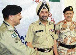BSFs additional director-general (West), G.S. Gill, with members of Pakistan Rangers delegation on the concluding day of their biannual conference in Chandigarh