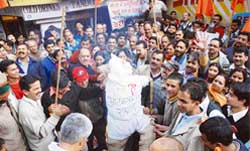 RSS workers burn an effigy in protest against the killings in Kerala by the CPM, at Lower Bazar in Shimla