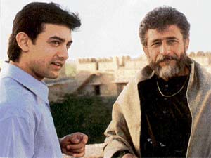 Aamir Khan and Naseeruddin Shah in John Mathew Matthans Sarfarosh