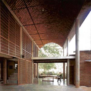 The Wall House, Auroville, designed by Anupama Kundoo, (1999)