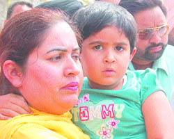 NRI Paramjeet SInghs wife Jatinder Kaur reached the marriage venue along with her daughter and cops, thwarting the attempt. 