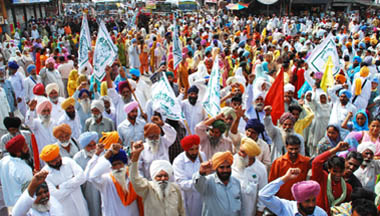 Anganwari workers along with the supporters from various organisations staging a demonstration outside the city bus stand on Bathinda-Goniana road on Monday.