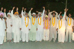 Farm workers raise slogans after their unconditional release from Muktsar prison on Monday night. They were greeted by the activists of Punjab Khet Mazdoor Union and Bharatiya Kisan Union (Ekta-Ugrahan).