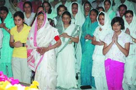 ACP Rajbir Singhs mother, wife and other relatives during the condolence meeting at Chiminya House, Lodhi Road in the Capital