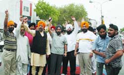 Akali Dal (Badal) activists protest against DSGMC president Param Jeet Singh Sarna at Jail Road in the Capital