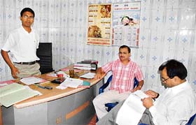 Hamirpur SP Asif Jalal inspects the record of IOC dealer at Hamirpur