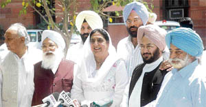 PPCC president Rajinder Kaur Bhattal and party MLAs talk to mediapersons after meeting Prime Minister Manmohan Singh in New Delhi on Wennesday.