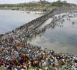 People on their way to take part in Congress president Sonia Gandhis rally in Baneshwardham in Rajasthan on Thursday.