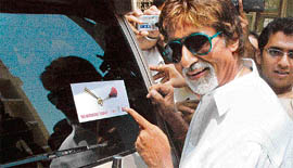 Amitabh Bachchan pastes a sticker with the slogan No honking today on his vehicle in Mumbai on Saturday to express his solidarity for No Honking Day to be celebrated on April 7.