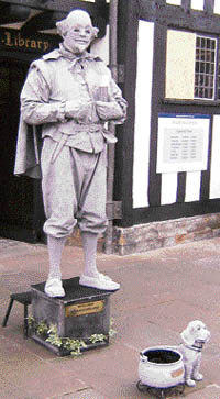 Statue of William Shakespeare in Stratford