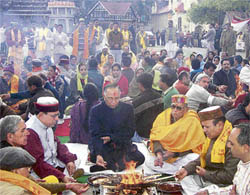 Governor of Himachal V.S. Kokje (centre) offers prayers during a yajna organised on the occasion of Nav Varshotsava-2065 by the Sanskriti Utthan Manch at Shimla on Sunday.