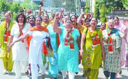 Women protest against rising inflation in Jalandhar