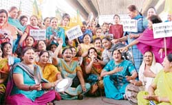 Women protest against rising inflation in Ludhiana