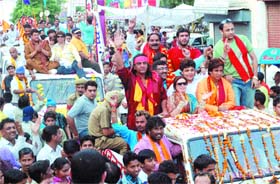 Film and TV artistes glam up the Ram Navmi procession in Jalandhar