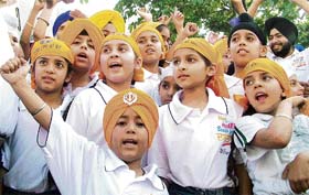 Children participate in the dastar-mini marathon organised by the Akal Purukh ki Fauj in Amritsar