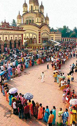 Devotees stand in queue to offer puja at Daskhineswar Temple in Kolkata on Monday, on the occasion of Poila Baisakh, Bangla New Year.