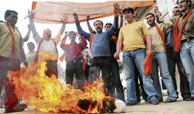 Workers of the Shiv Sena (Hindustan) burning an effigy of PDP patron and former chief minister Mufti Mohammed Sayeed for his controversial statement on dual currency in Jammu on Tuesday.