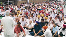 MC employees stage a thanks-giving rally in which city mayor Hakam Singh Gyaspura and many officials were also present.