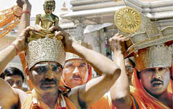 Devotees take part in a shobha yatra on the occassion of Mahaveer Jayanti at Jain Mandir,