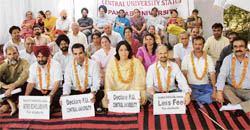 Teachers of evening study department of Panjab University during chain hunger strike at Panjab University, Chandigarh