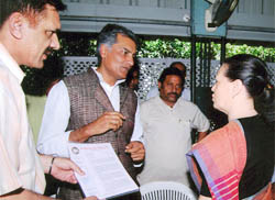 MLA Sunil Jakhar makes a point while speaking to UPA chairperson Sonia Gandhi during a meeting in New Delhi