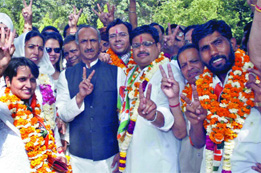 The Congress candidates with state unit president Jai Prakash Aggarwal after filing nominations at Sadar Bazar Delhi Cantt on Saturday.