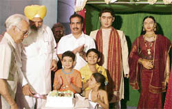 Wax statues of Aishwarya and Abhishek put up at Hardy's World in Ludhiana