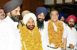 President of the Chamber of Industrial and Commercial Undertakings (CICU) Inderjit Singh Pardhan at a press conference in Ludhiana