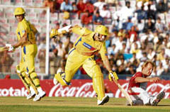 Brett Lee tries to run out Michael Hussey, who hit an unbeaten 116 at the PCA stadium in Mohali