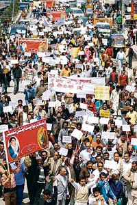 Employees of the All-Jammu and Kashmir State Department under the banner of the Employees Joint Action Committee protest against inflation in Srinagar