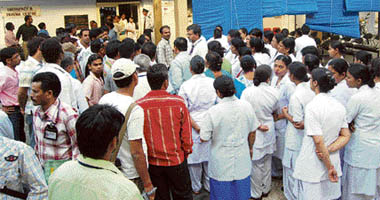 CMCH employees hold a demonstration against the attack on the president of the CMCH Sangharsh Committee in Ludhiana on Monday.